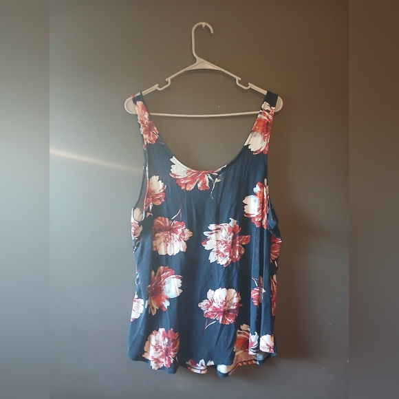MAURICES WOMENS SIZE 0X DARK BLUE FLORAL SUMMER TANK TOP - Picture 3 of 3